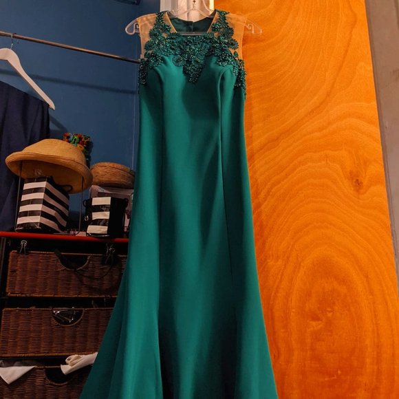 Dresses & Skirts - Emerald night gown